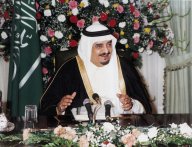 King Fahd chairing a session of the Council of Ministers Click to view high resolution version